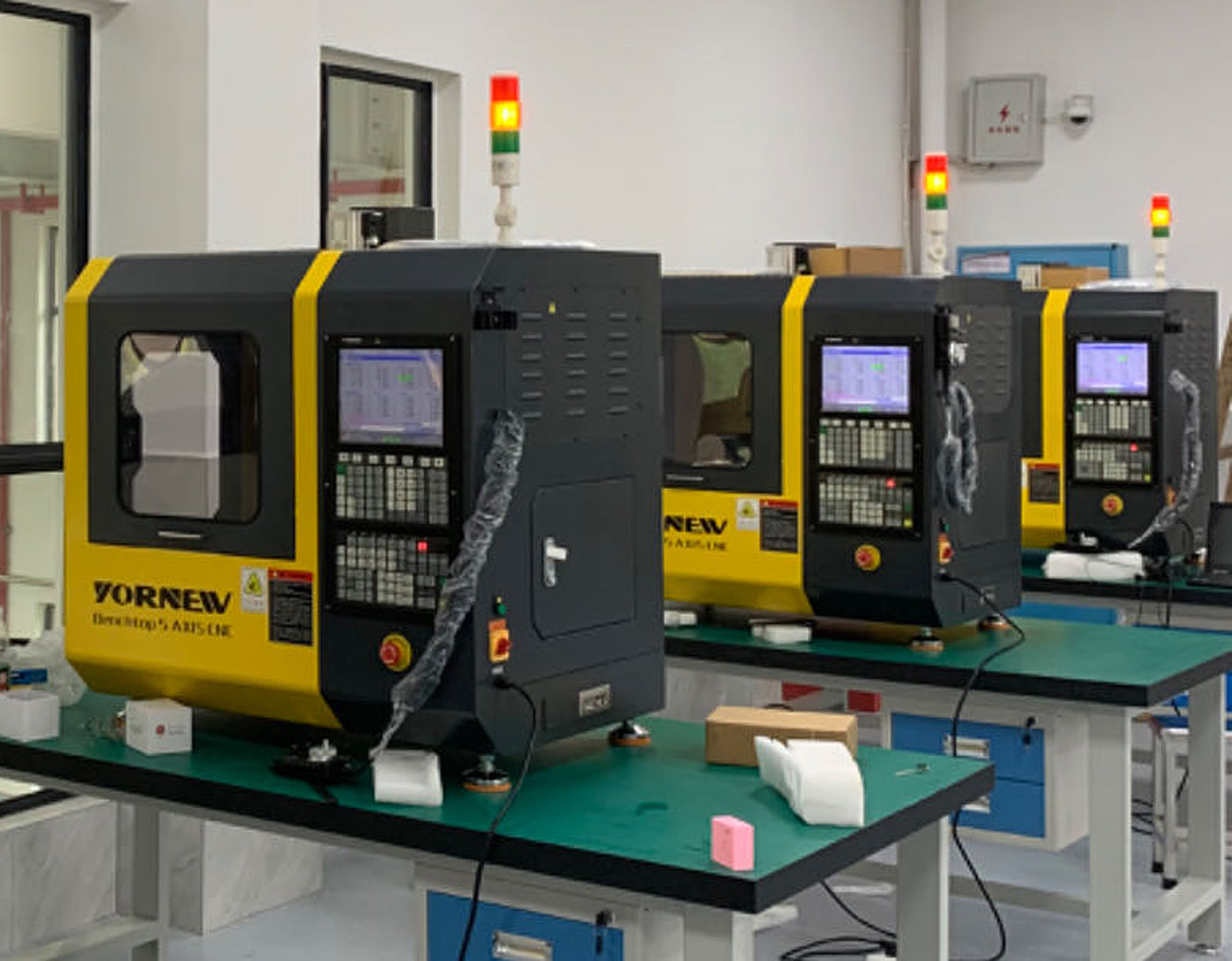 桌面式緊湊型五軸加工中心