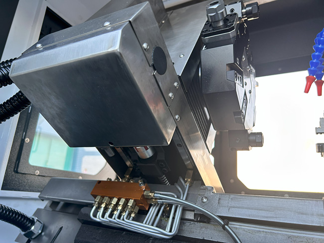 小型車(chē)銑復(fù)合機(jī)